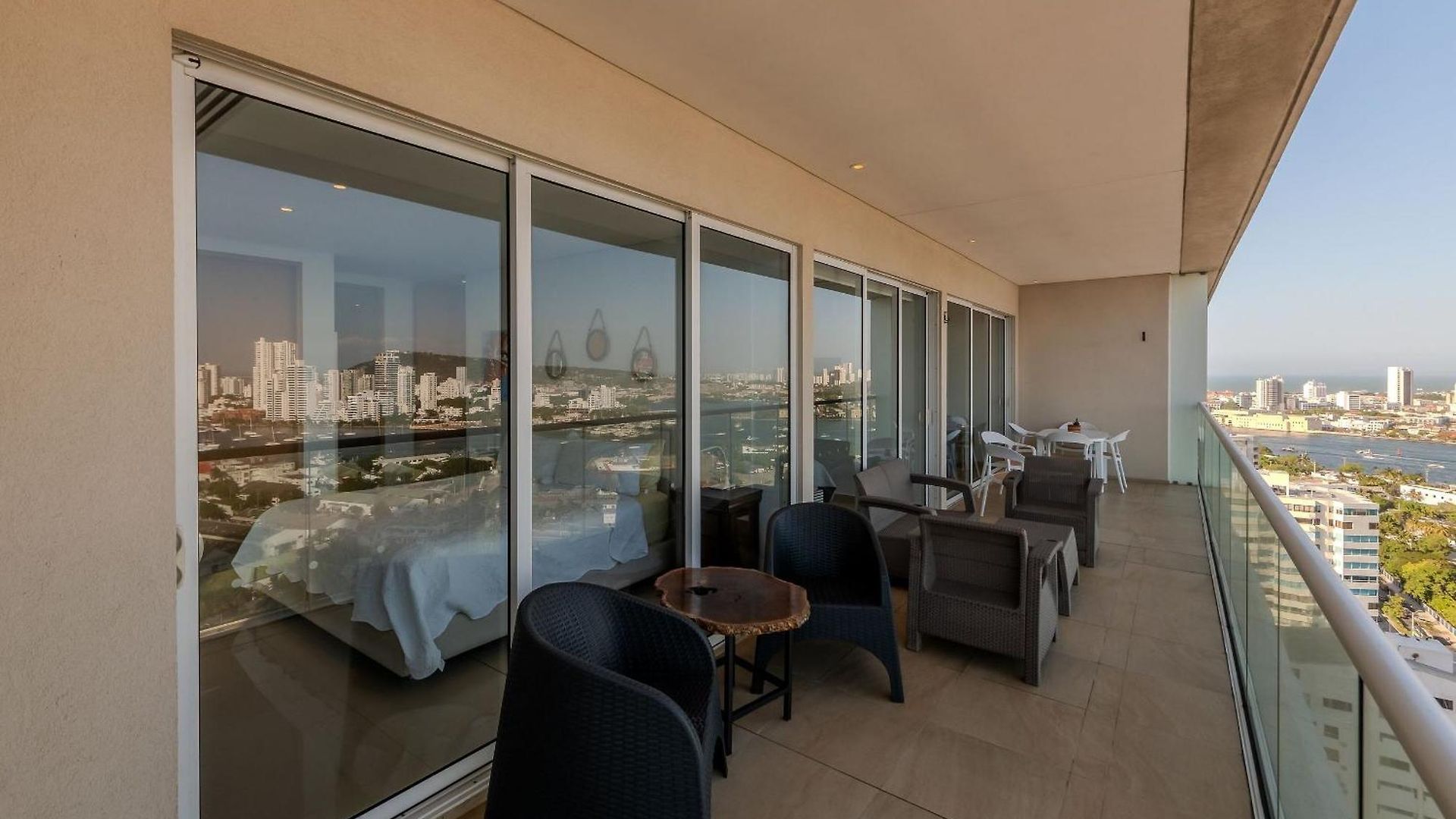 H2-luxurious 2 Bedroom / 16th F - Bocagrande *